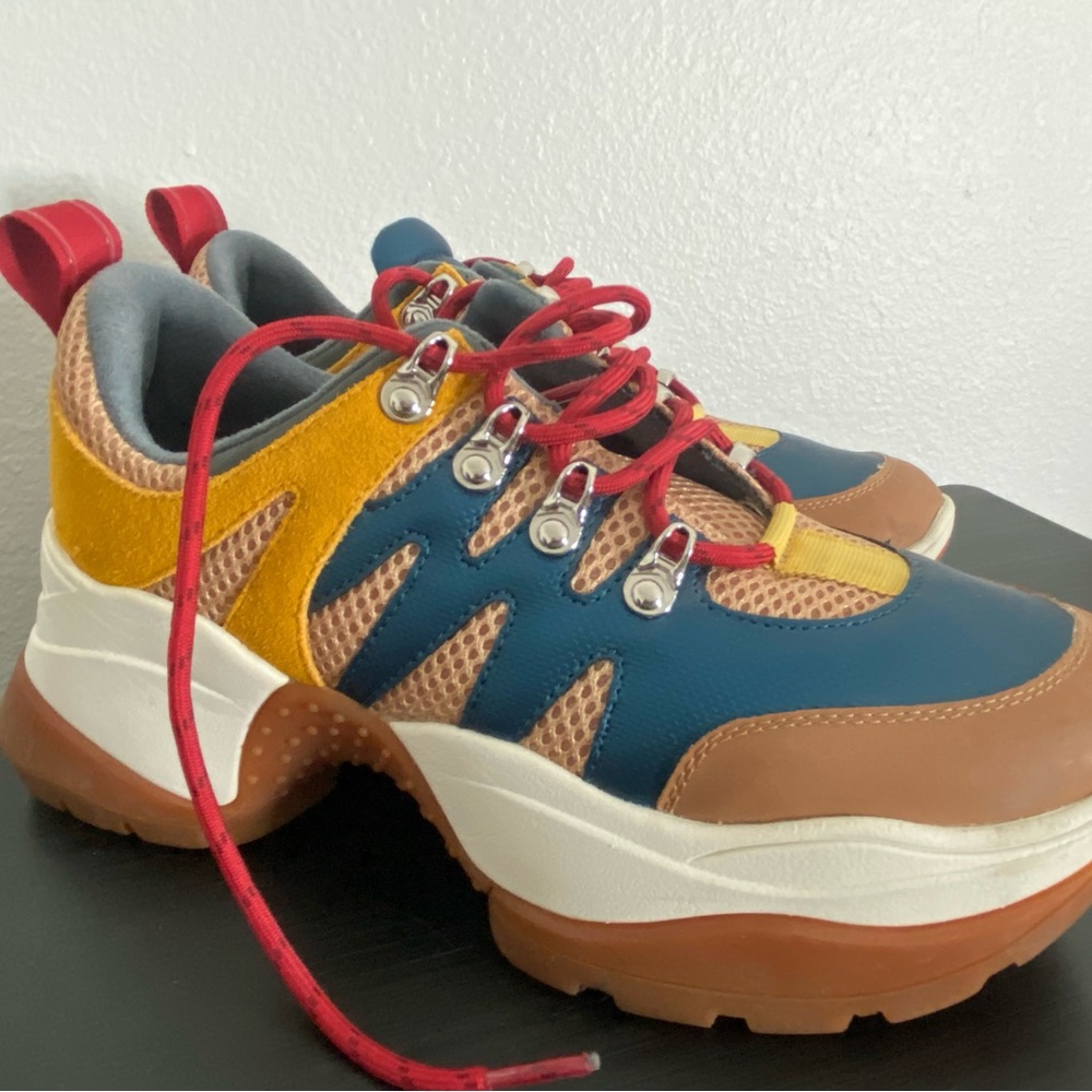 Kenneth Cole Platform Sneakers – Size 7